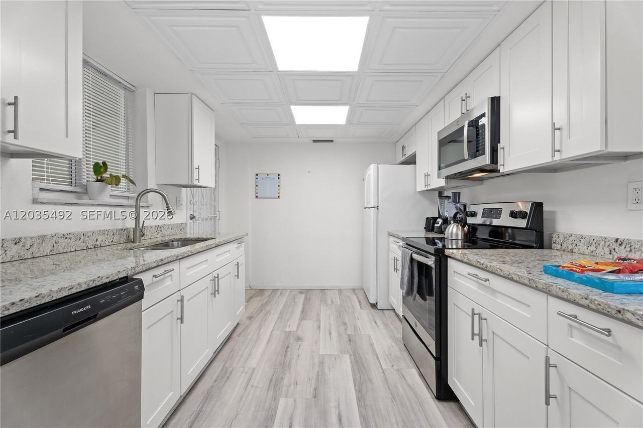 1601 Bay Rd #7 - Photo 4 of 12