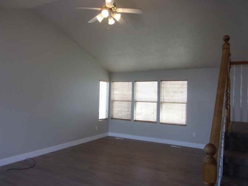 1863 Twilight Ln - Photo 3 of 25