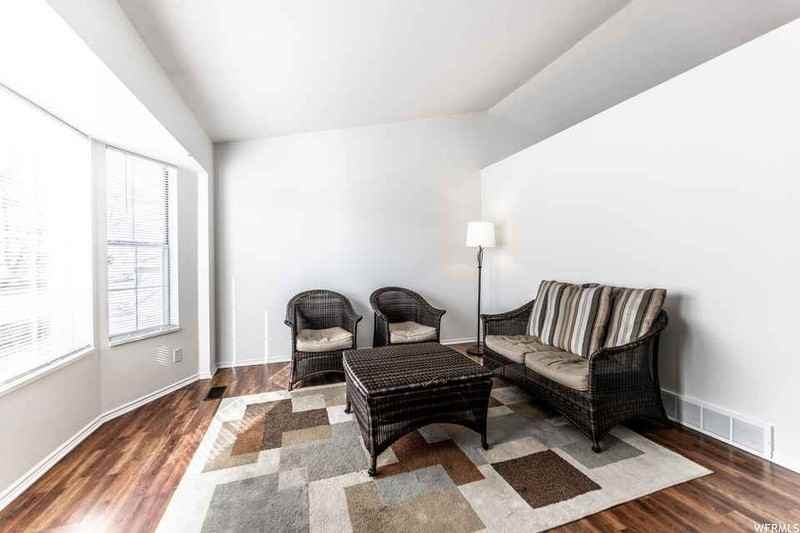 4779 Sw - Photo 3 of 8