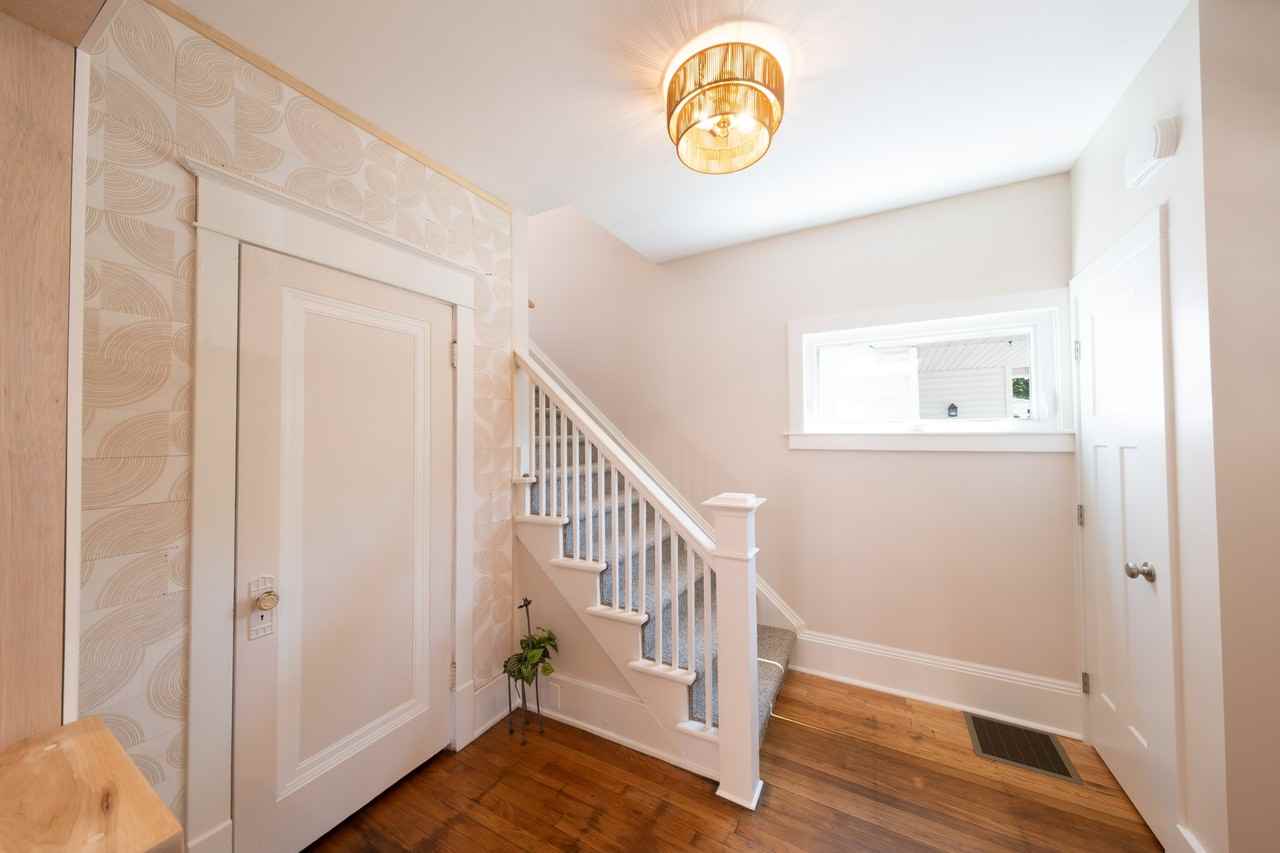1421 Sigsbee St Se - Photo 3 of 18