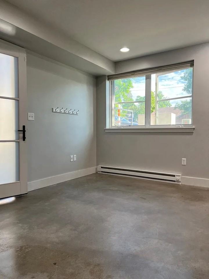 8 1/2 E Beall St #0-5 - Photo 3 of 10