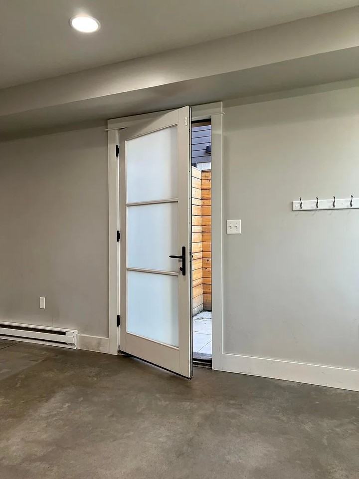 8 1/2 E Beall St #0-5 - Photo 4 of 10