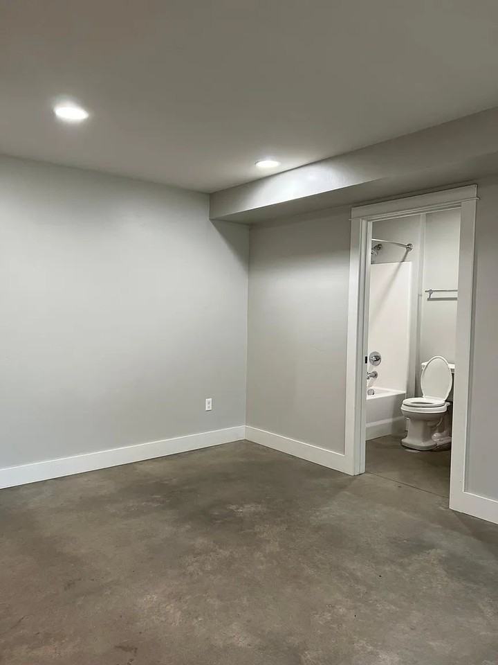 8 1/2 E Beall St #0-5 - Photo 6 of 10