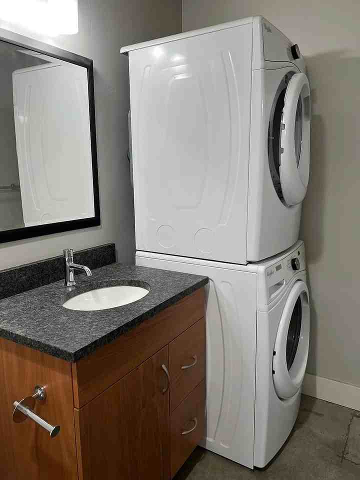 8 1/2 E Beall St #0-5 - Photo 7 of 10