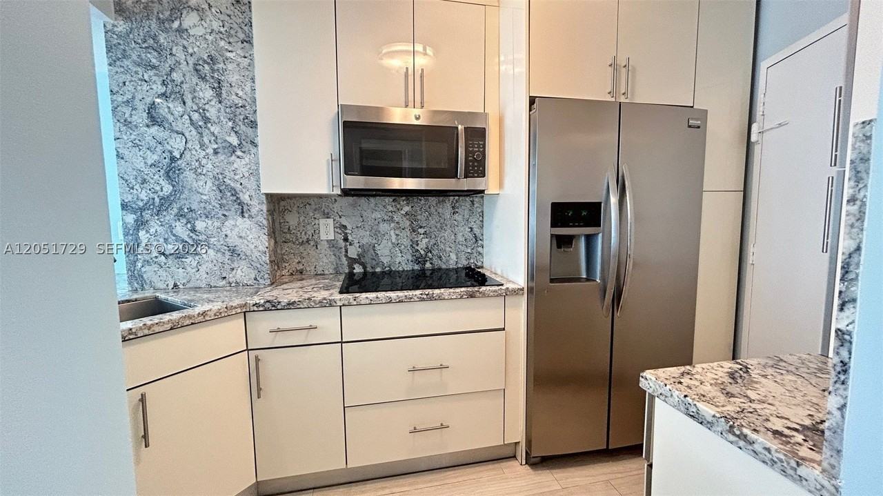 2899 Collins Ave #724 - Photo 5 of 17