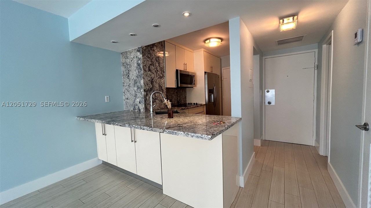 2899 Collins Ave #724 - Photo 6 of 17