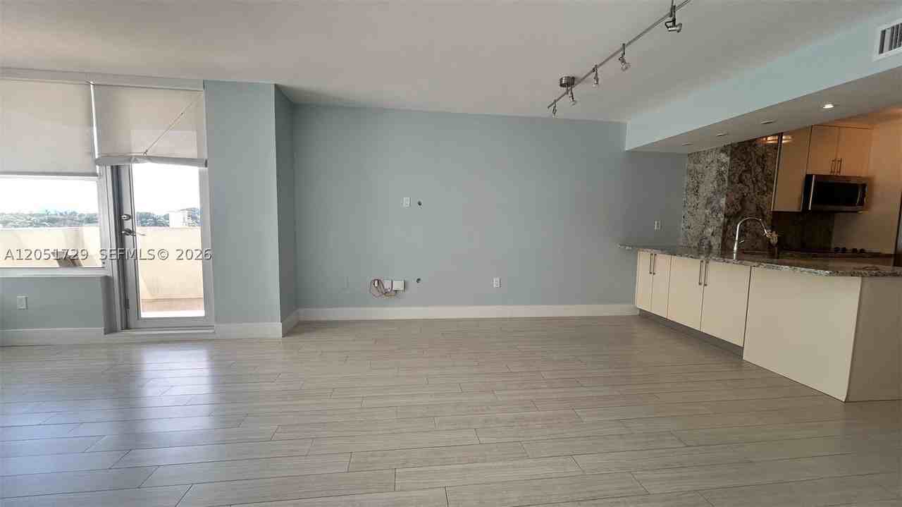 2899 Collins Ave #724 - Photo 7 of 17
