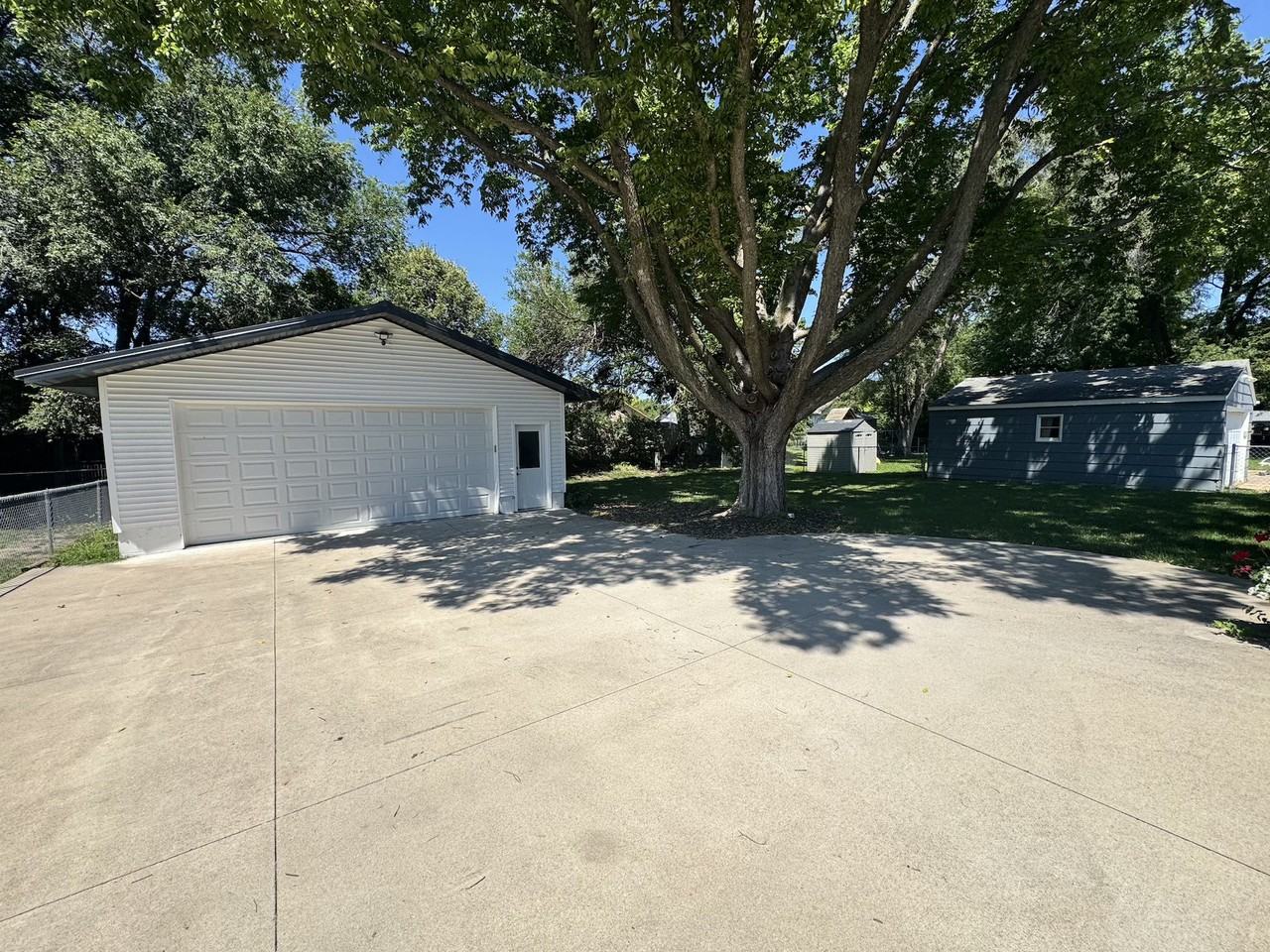 860 3rd St - Photo 3 of 15