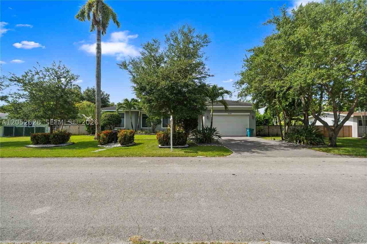 9340 Sw 177th St - Photo 2 of 30