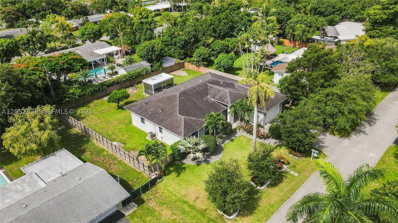 9340 Sw 177th St - Photo 4 of 30