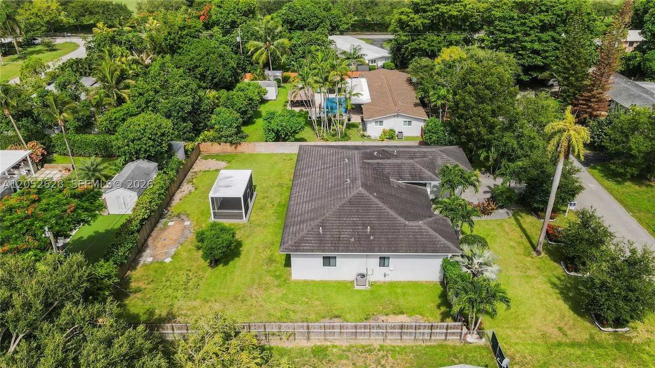 9340 Sw 177th St - Photo 5 of 30
