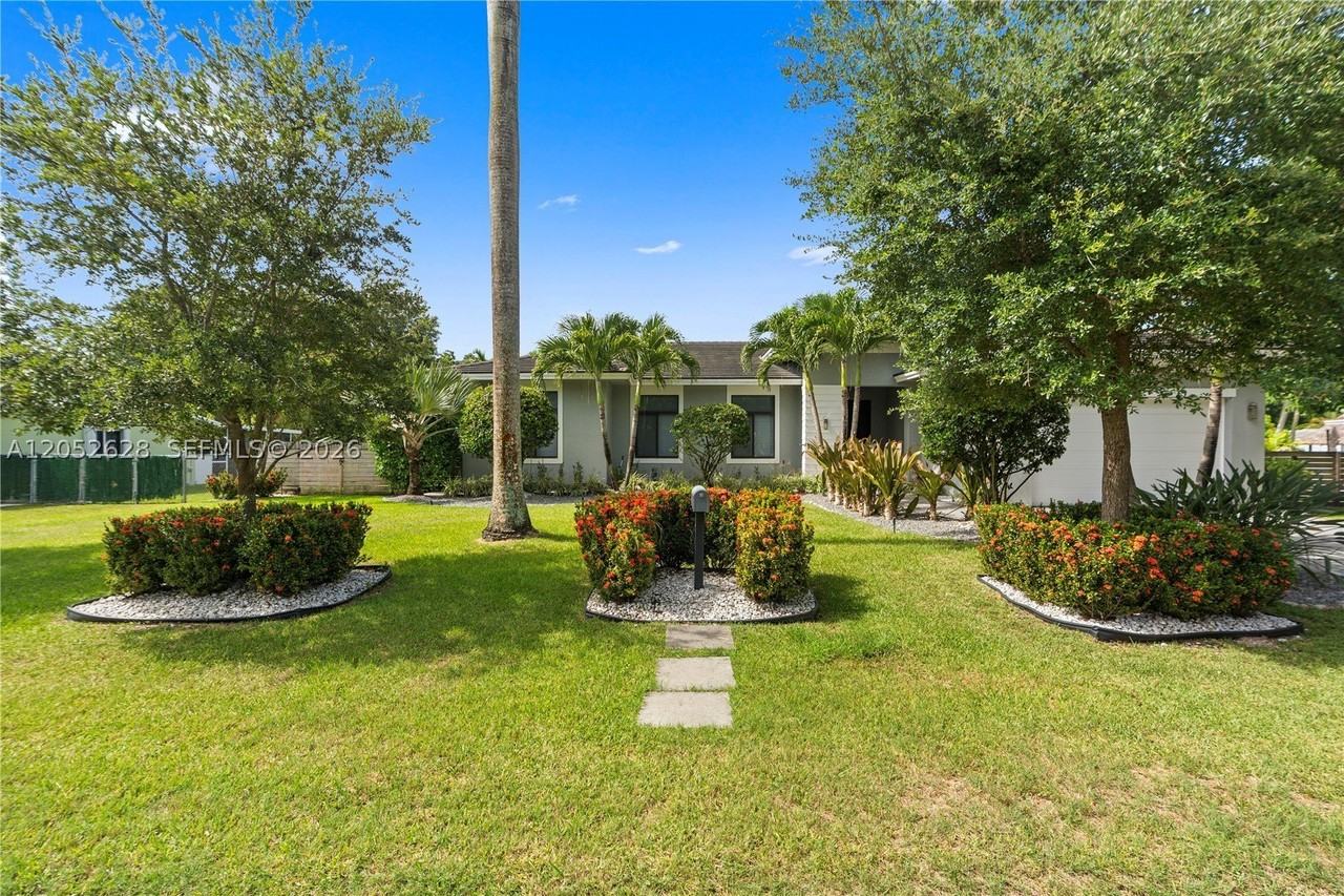 9340 Sw 177th St - Photo 2 of 28