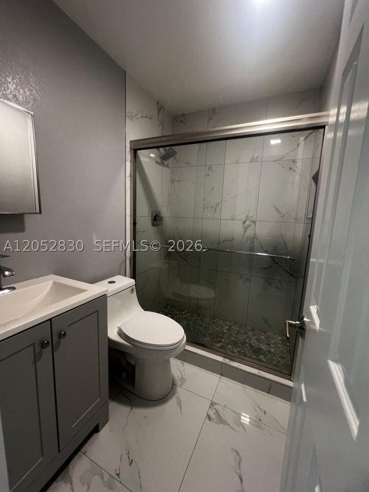 2080 Nw 31st St #1 - Photo 6 of 10
