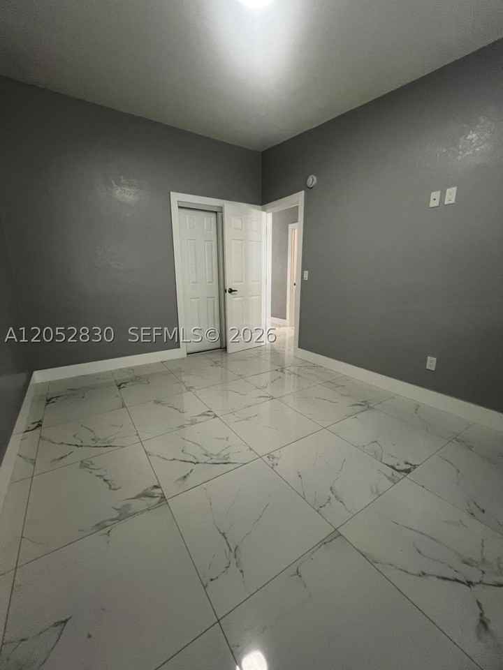2080 Nw 31st St #1 - Photo 7 of 10