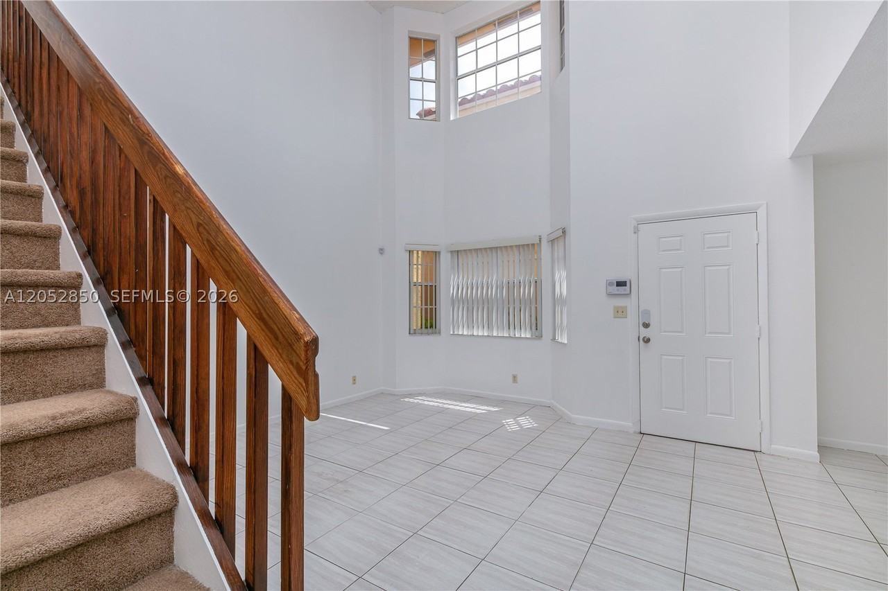 2592 W Saratoga Dr - Photo 2 of 40