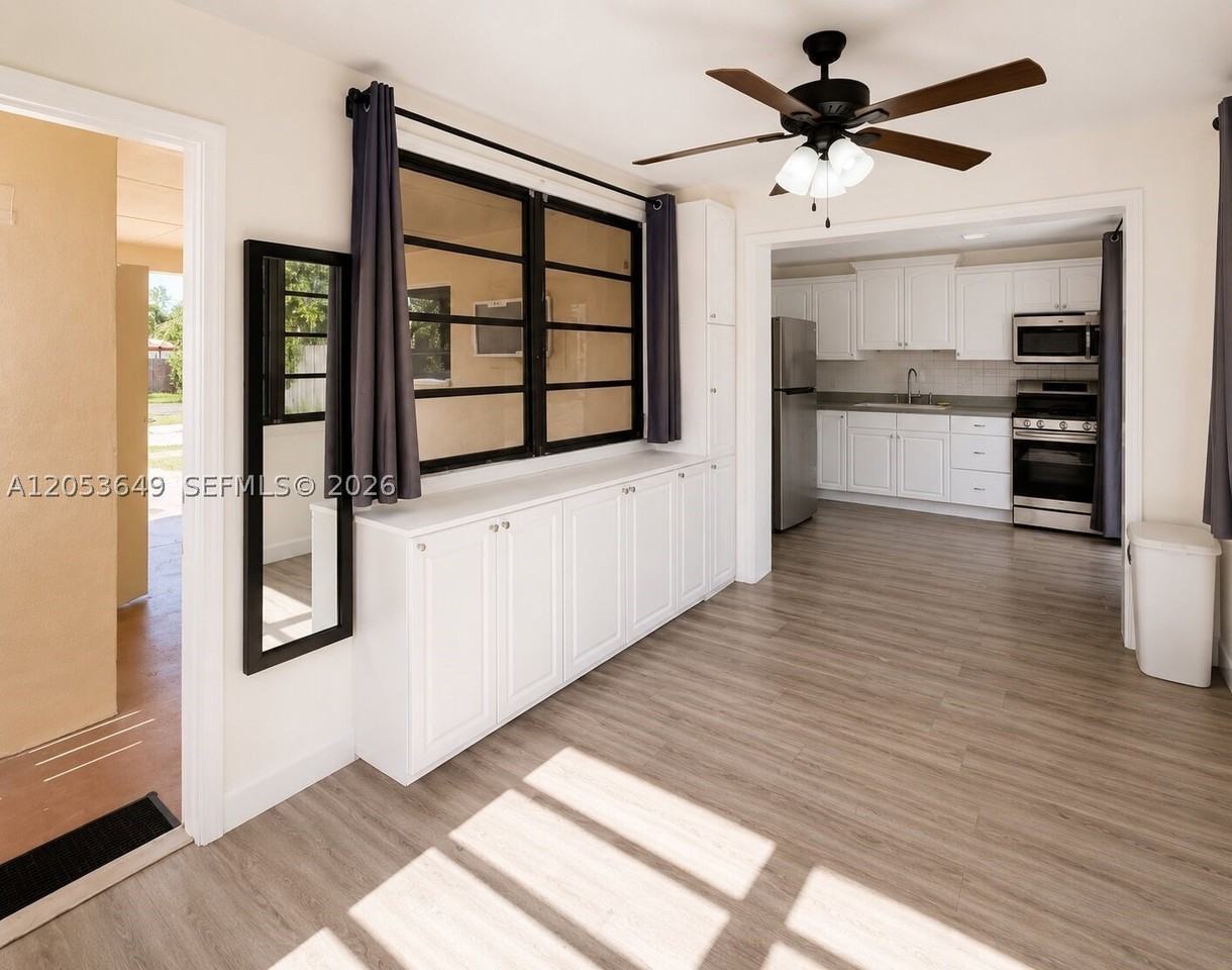 930 Ne 23rd Ct - Photo 6 of 15