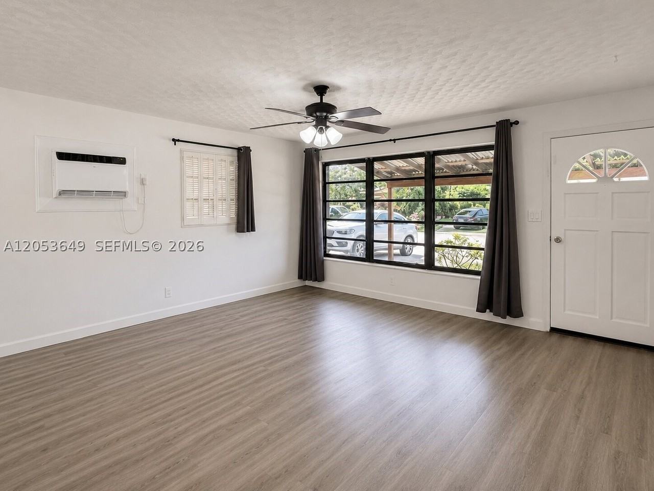 930 Ne 23rd Ct - Photo 7 of 15