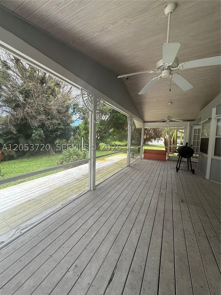 233 Sw Chapman Ave - Photo 3 of 3