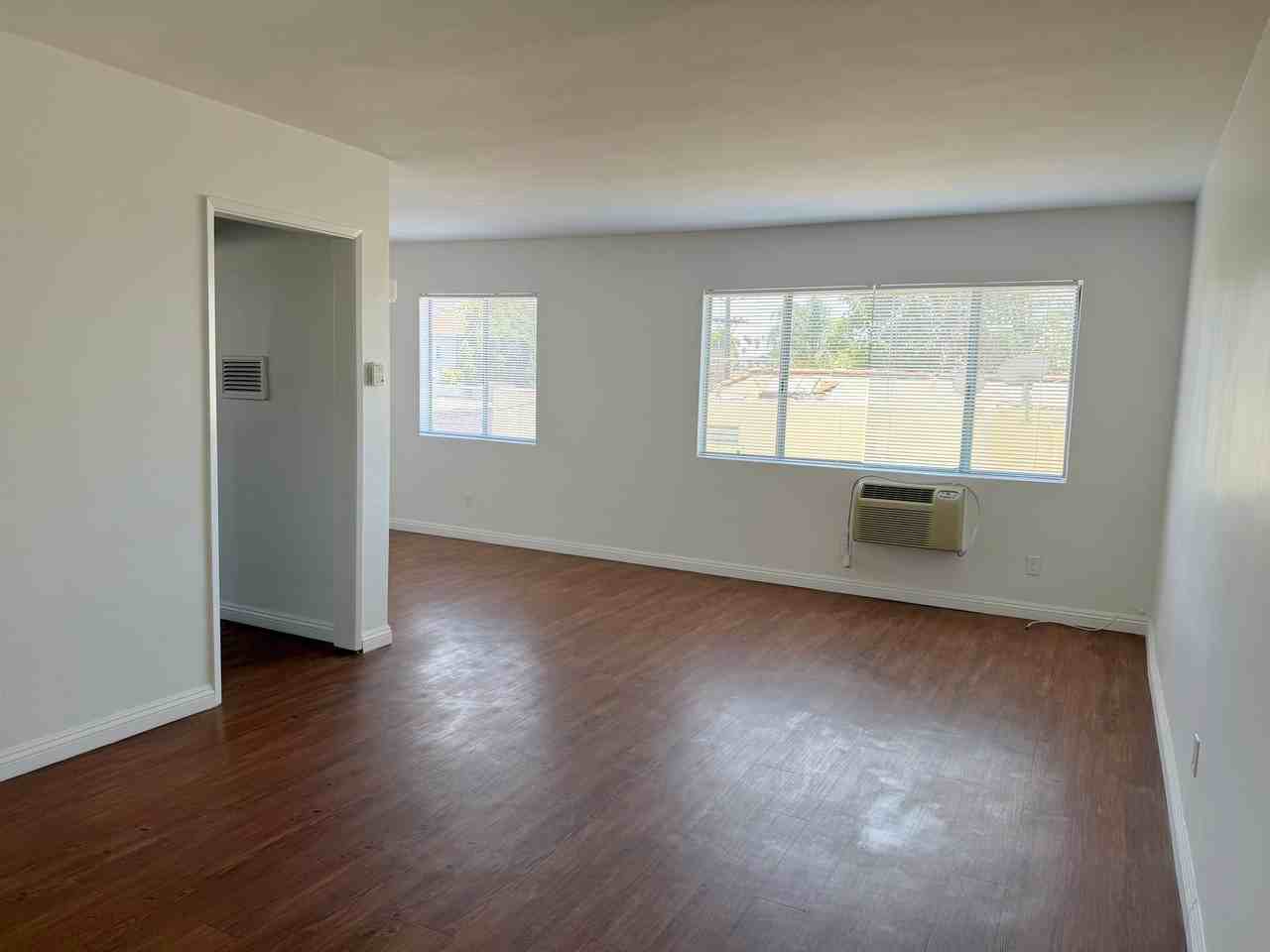 508 N Kenmore Ave #15 - Photo 3 of 13
