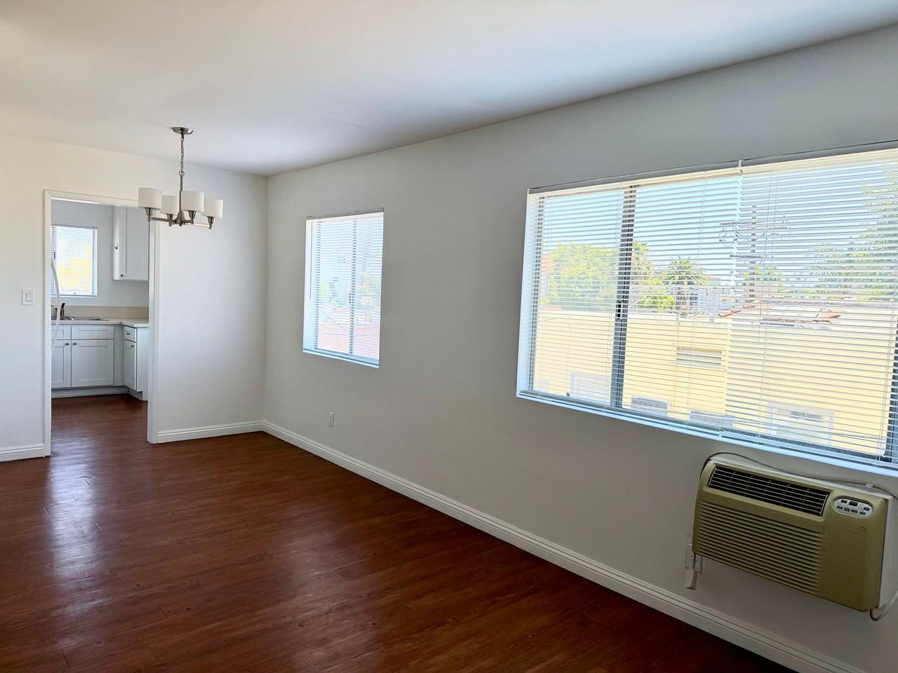 508 N Kenmore Ave #15 - Photo 4 of 13