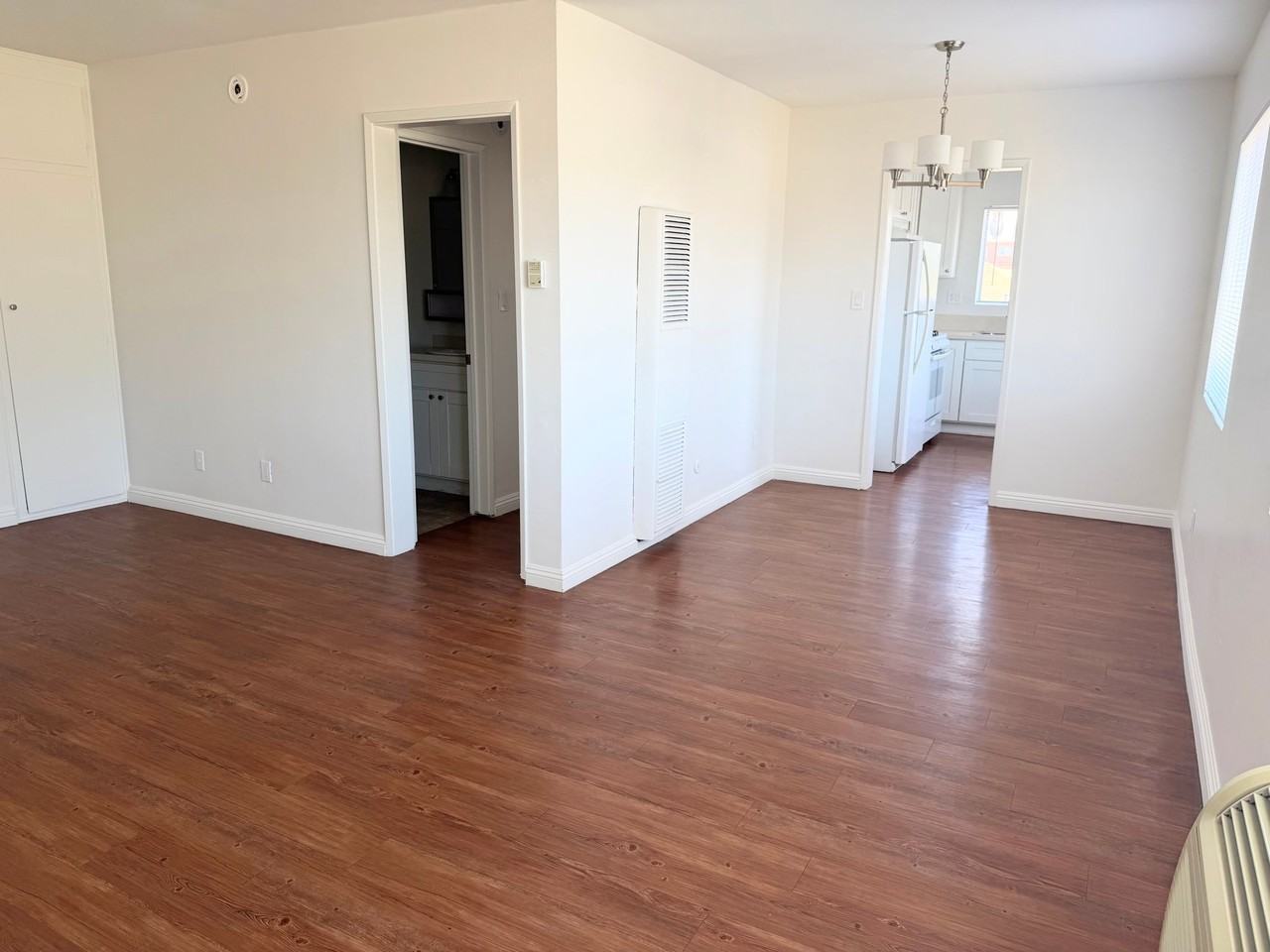 508 N Kenmore Ave #15 - Photo 5 of 13