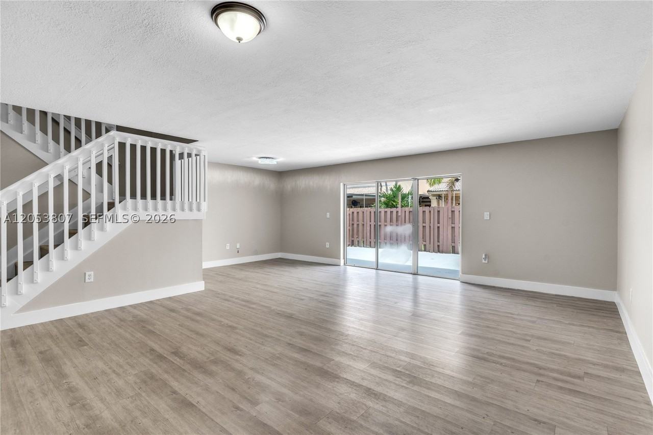 7463 Sw 164th Ave - Photo 3 of 28
