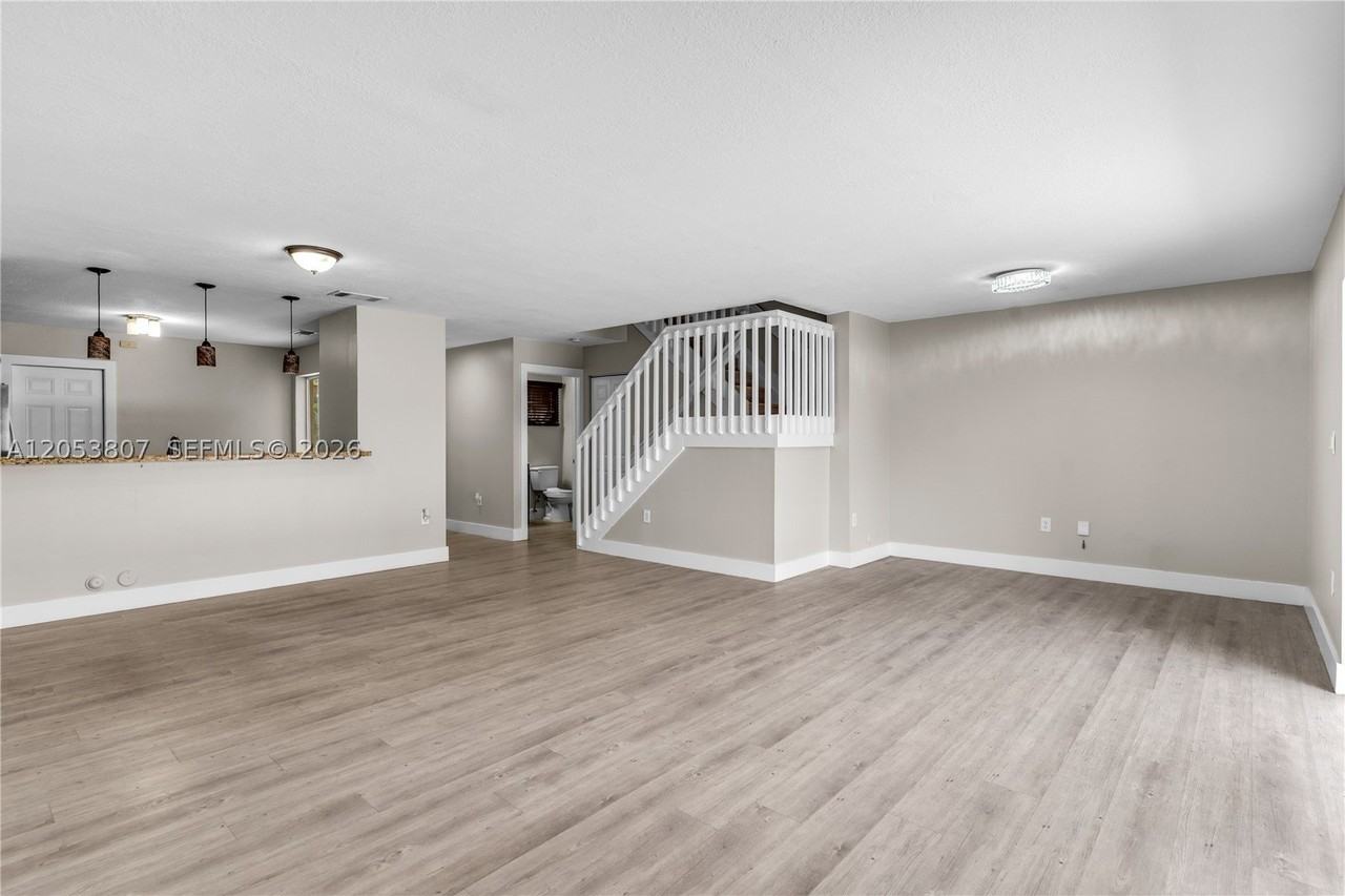 7463 Sw 164th Ave - Photo 4 of 28