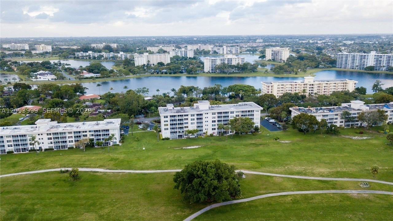 2850 N Palm Aire Dr #404