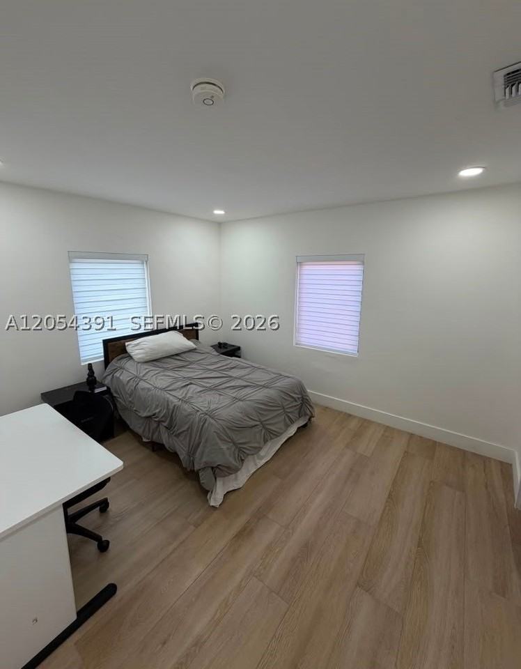 1884 Sw 16th St - Photo 3 of 11