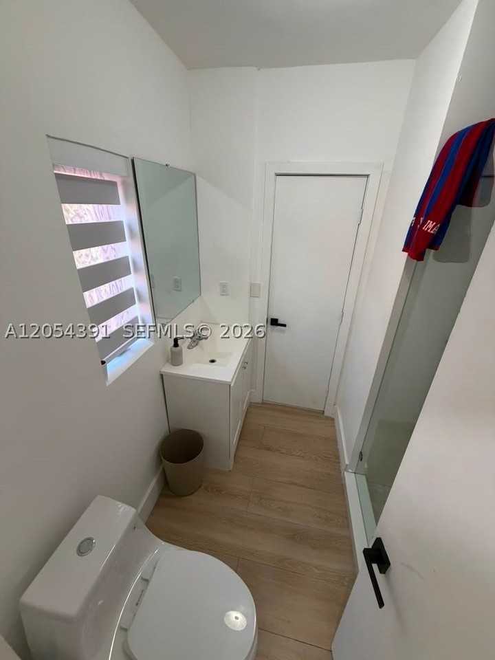 1884 Sw 16th St - Photo 5 of 11