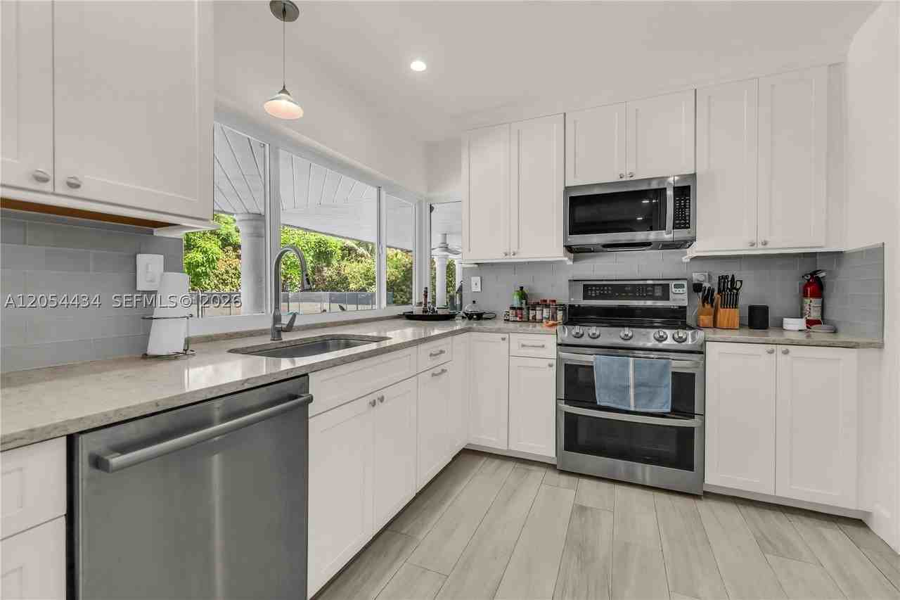 15101 Sw 69th Ct - Photo 5 of 50