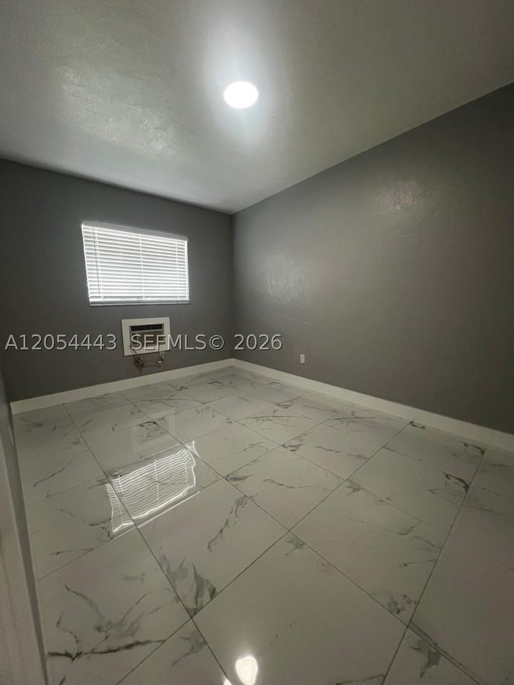 2081 Nw 30th St #4 - Photo 3 of 10