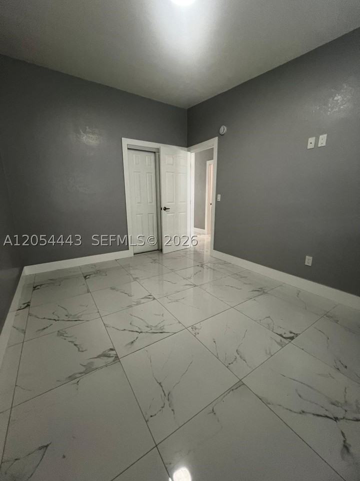 2081 Nw 30th St #4 - Photo 7 of 10