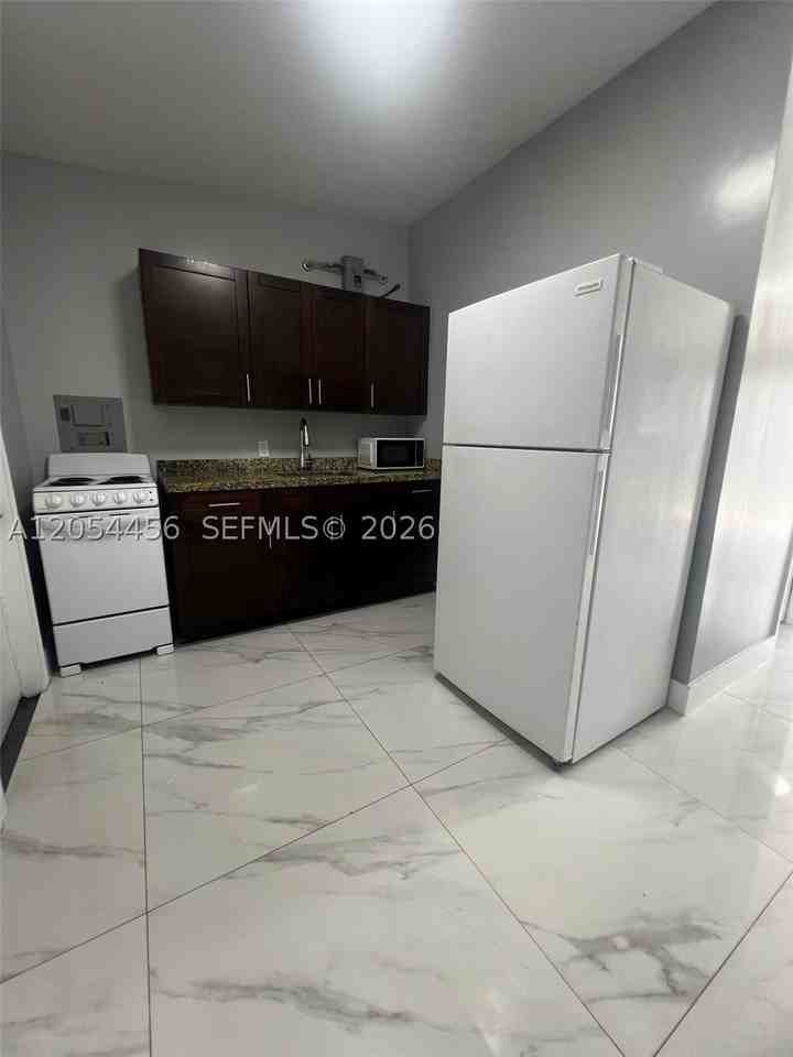 2090 Nw 31st St #4 - Photo 7 of 10