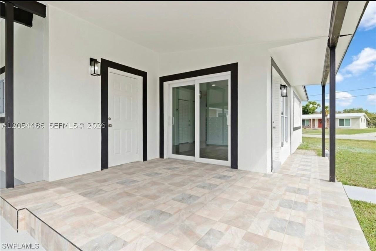 22258 Beverly Ave #22258 - Photo 3 of 18