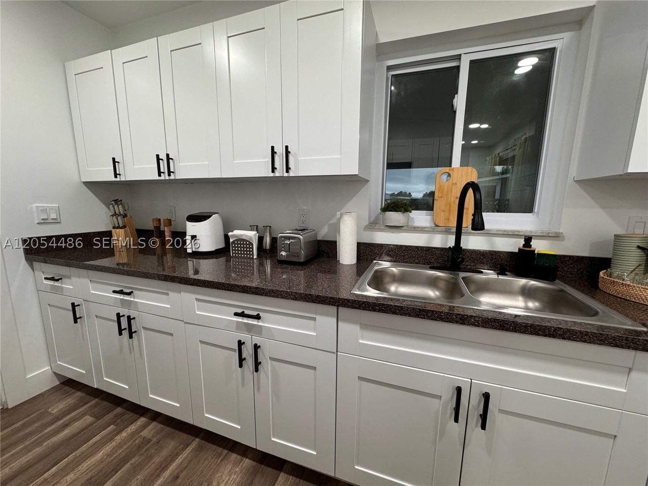 22258 Beverly Ave #22258 - Photo 4 of 18