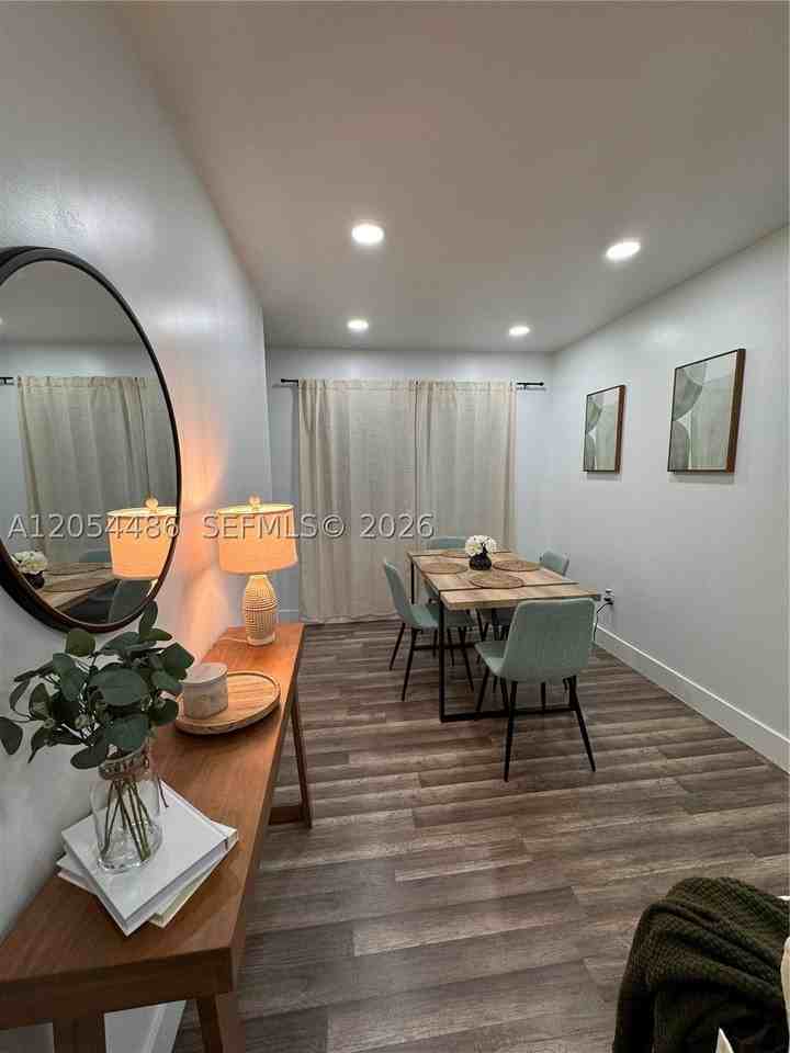 22258 Beverly Ave #22258 - Photo 5 of 18