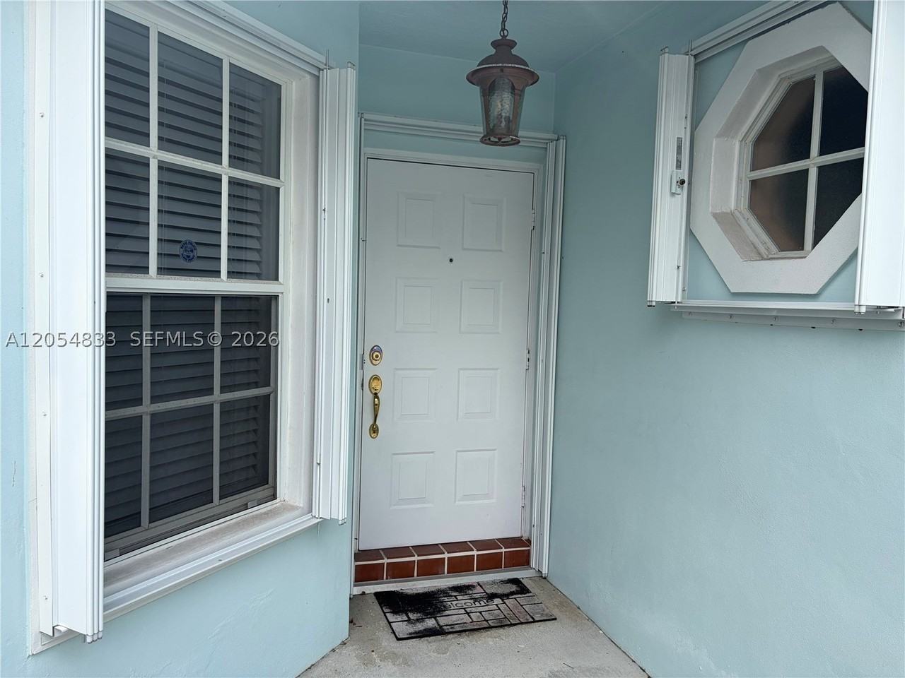 9020 Lake Park Cir N - Photo 2 of 32