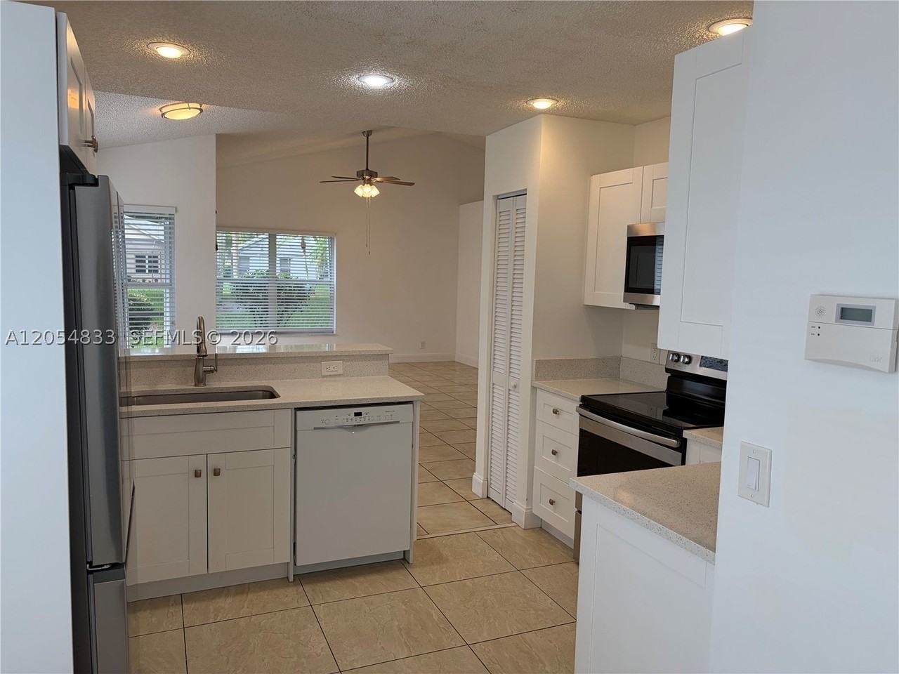 9020 Lake Park Cir N - Photo 5 of 32