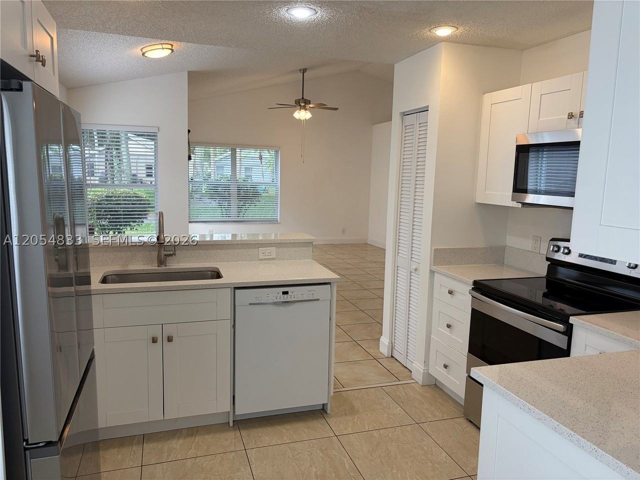 9020 Lake Park Cir N - Photo 6 of 32