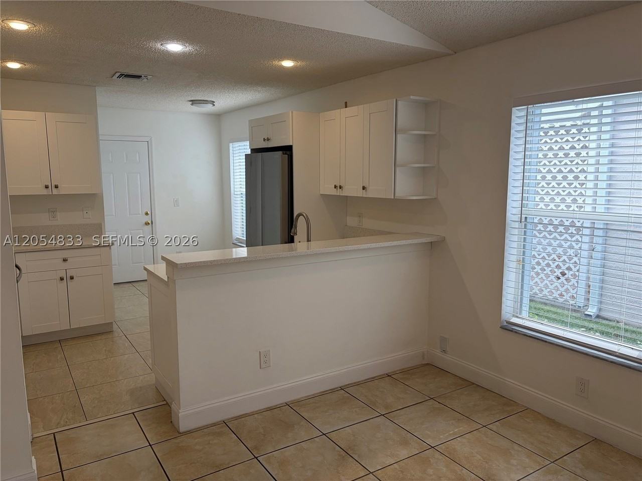 9020 Lake Park Cir N - Photo 7 of 32