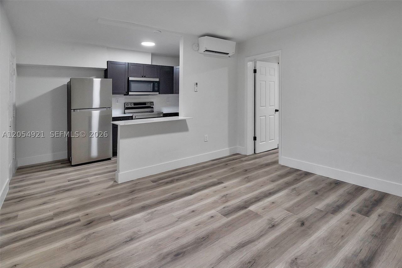 4037 Sw 65th Ave #2 - Photo 3 of 10