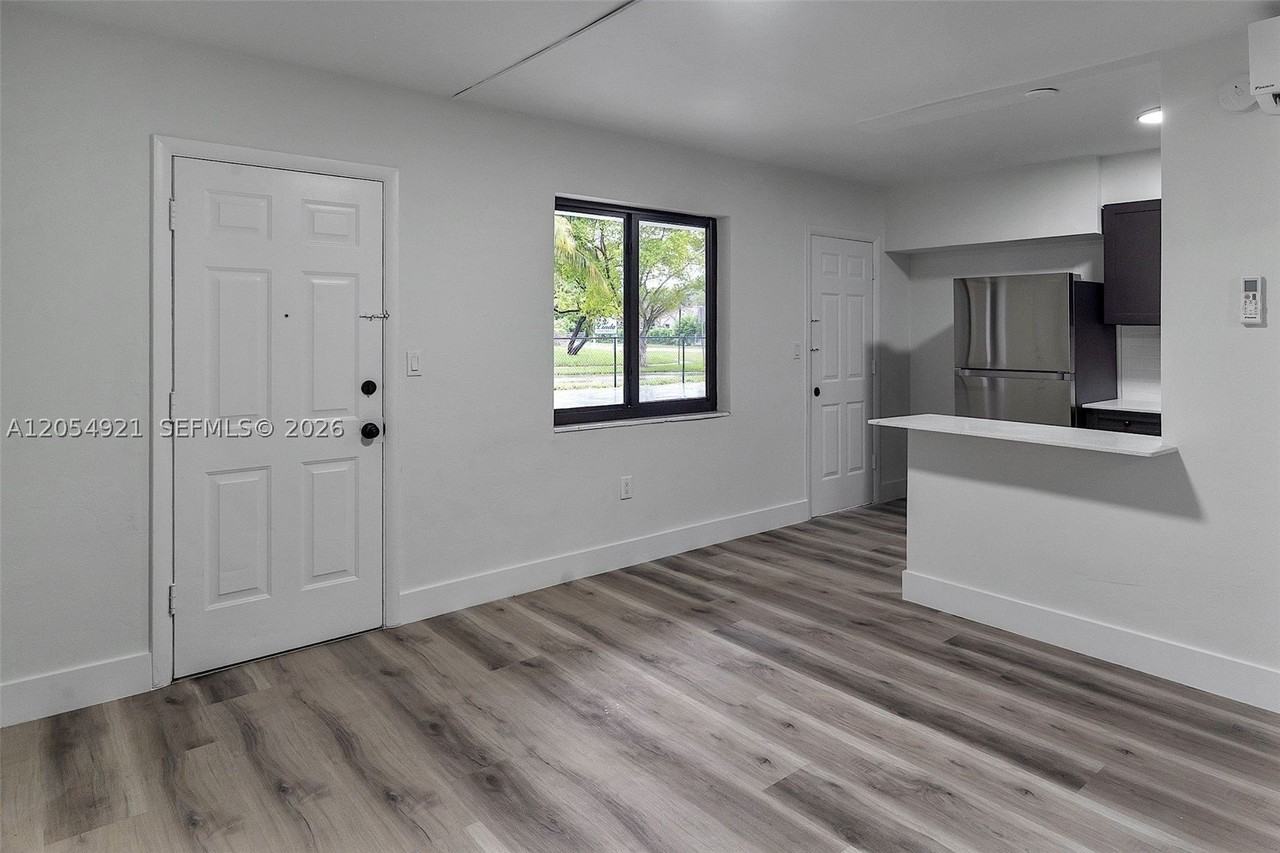 4037 Sw 65th Ave #2 - Photo 5 of 10