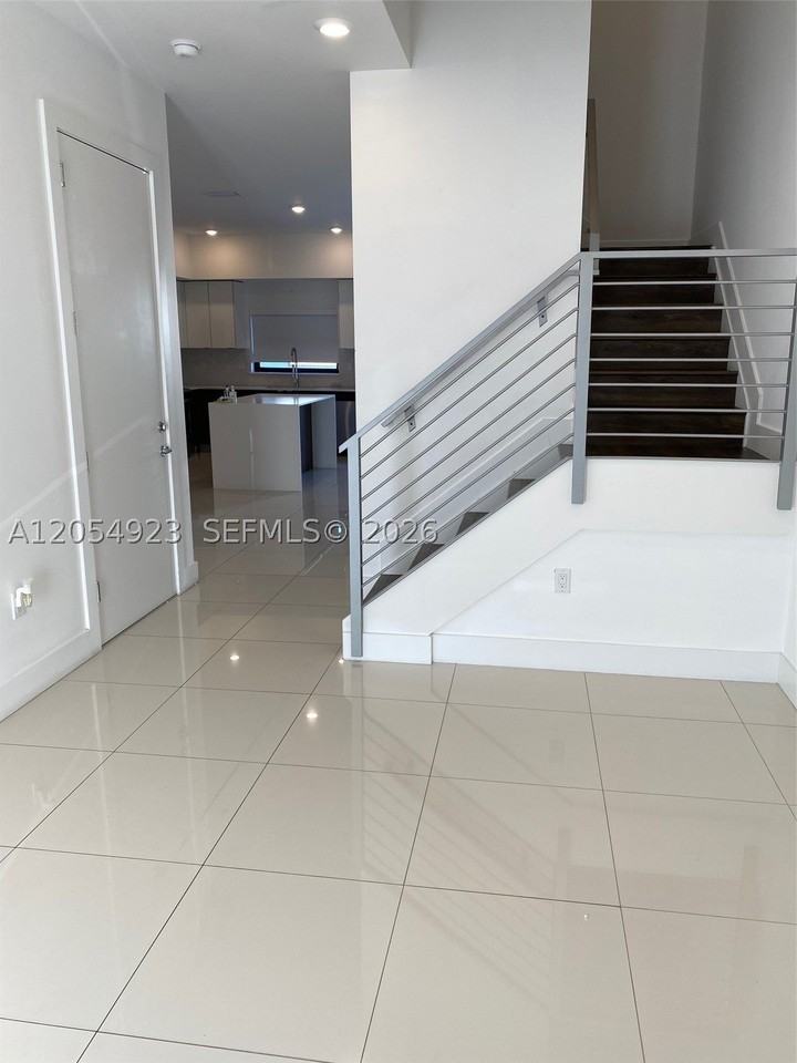 10468 Sw 118th Ave - Photo 2 of 13