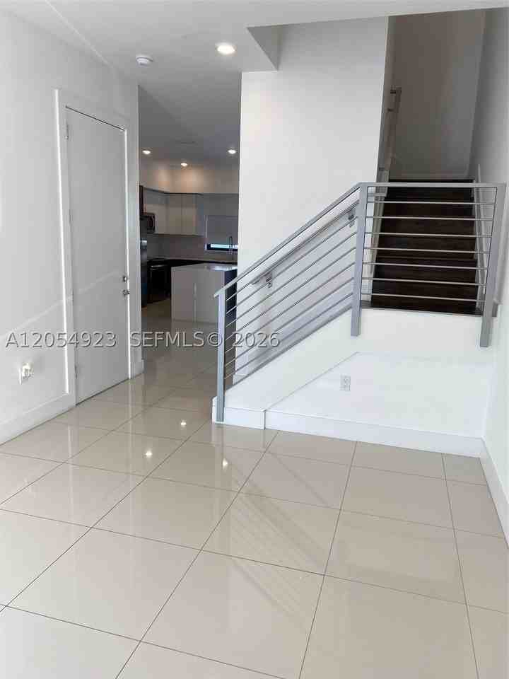 10468 Sw 118th Ave - Photo 4 of 13