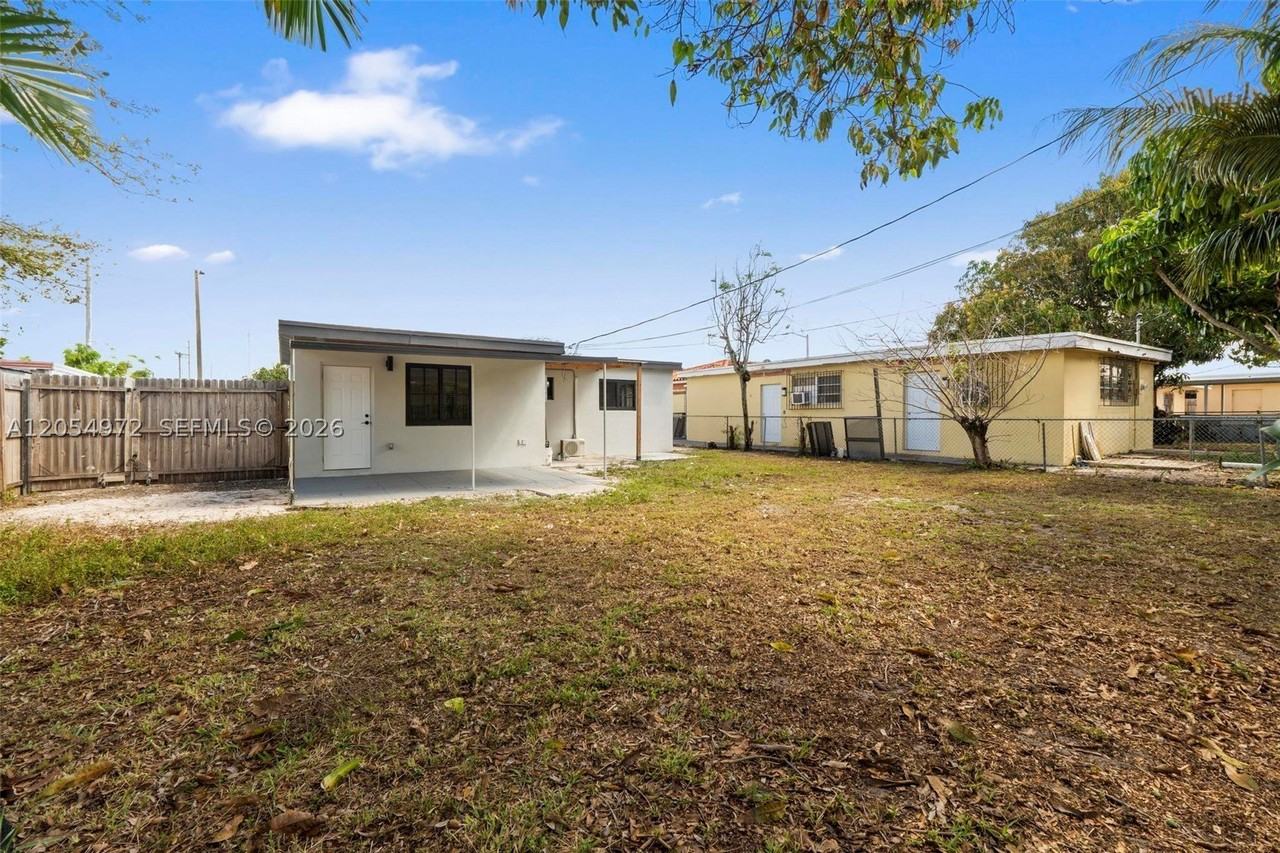 1060 Nw 35th Ct #1060 - Photo 3 of 12