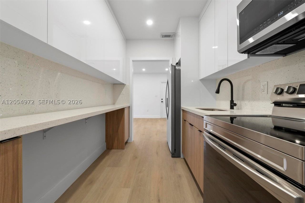 1060 Nw 35th Ct #1060 - Photo 5 of 12