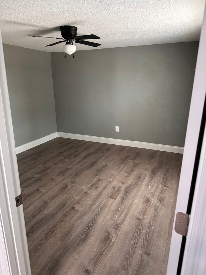15434 Decarolis St - Photo 5 of 10