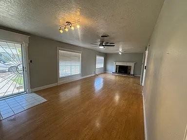 801 E 24th St - Photo 3 of 20