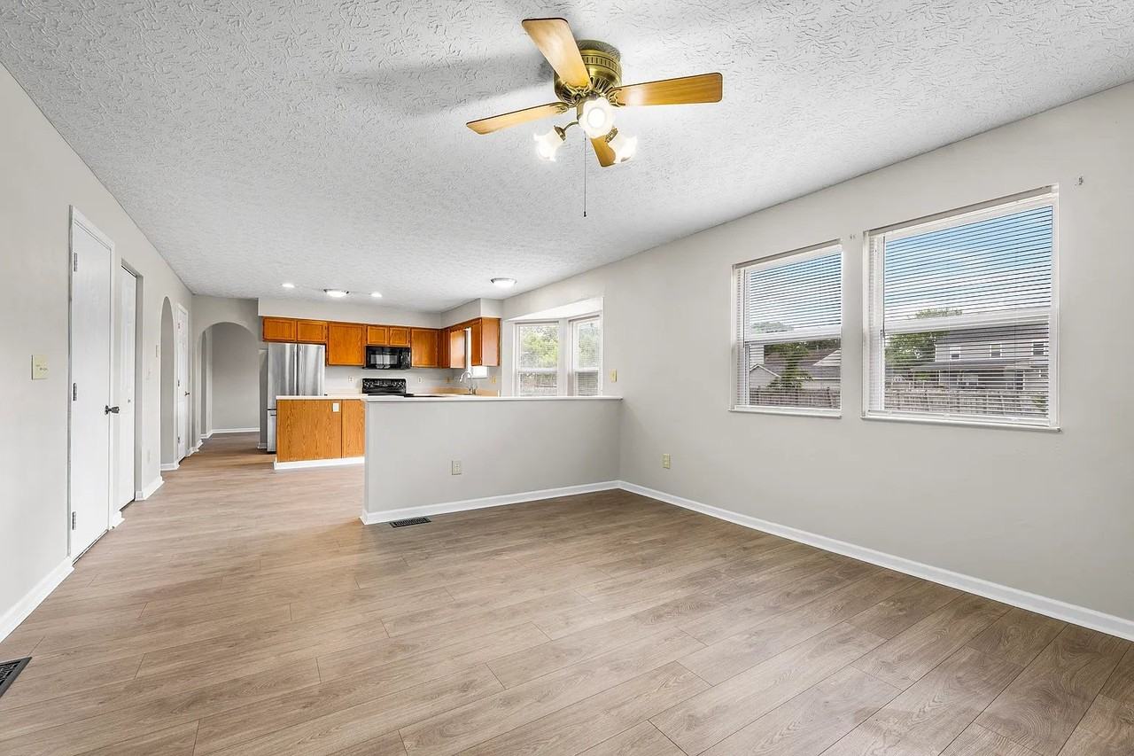 328 Regency Ave - Photo 4 of 20